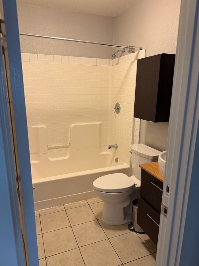 Building Photo - PLEASE TEXT FOR A PRIVATE SHOWING 334-513-7595