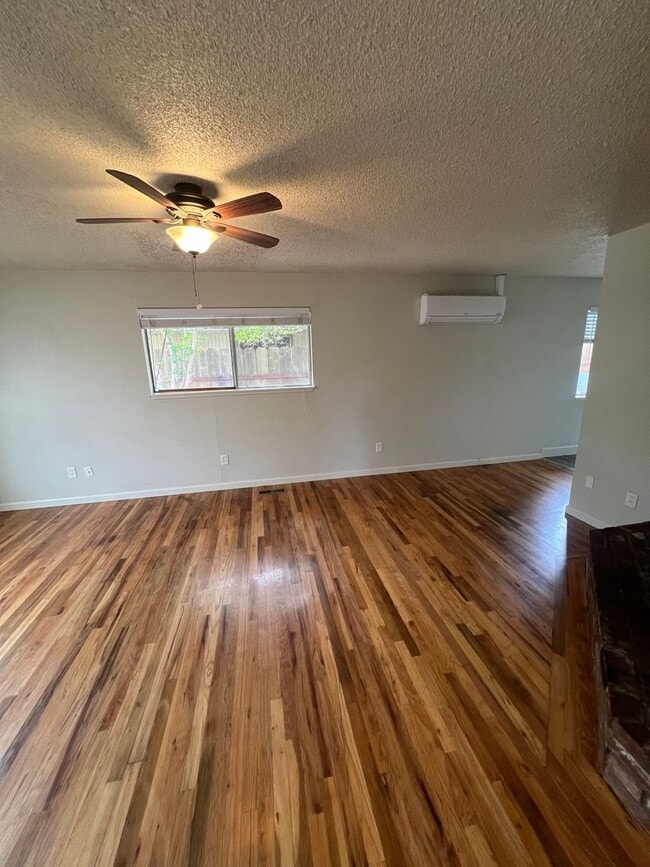 Building Photo - Durham 3 bedroom 2 bath Home, MOVE IN SPEC...