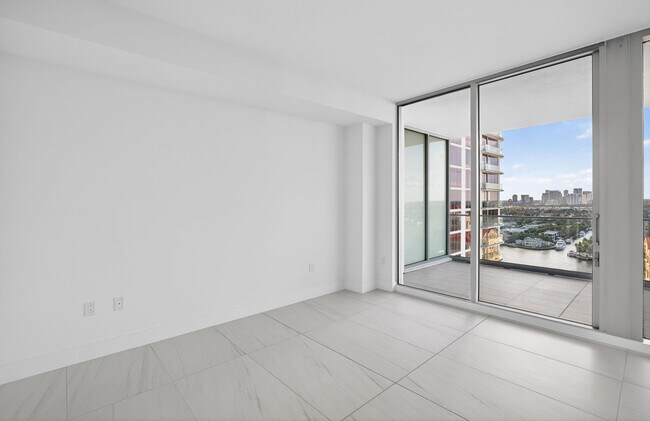 Building Photo - 151 N Seabreeze Blvd