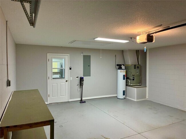 Building Photo - 951 Vindale Rd