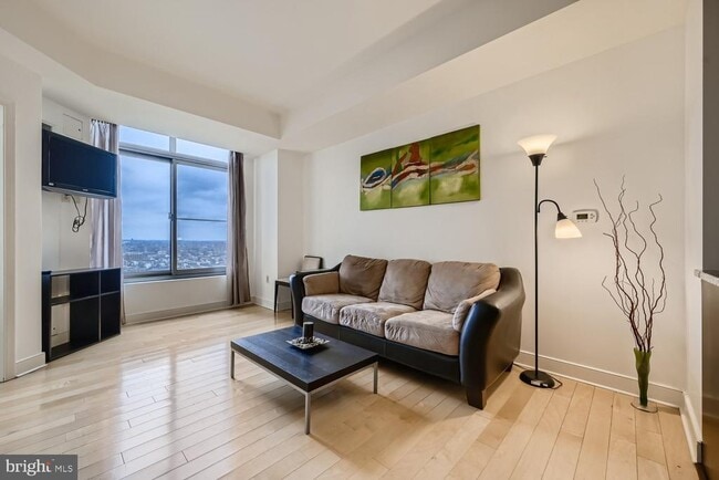 Building Photo - 675 S President St