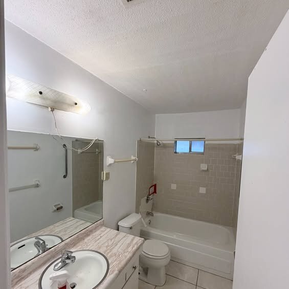 Building Photo - 538 Royce St