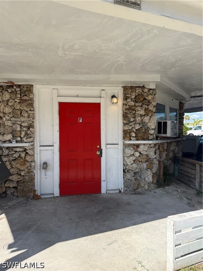 Building Photo - 1189 N Tamiami Trl