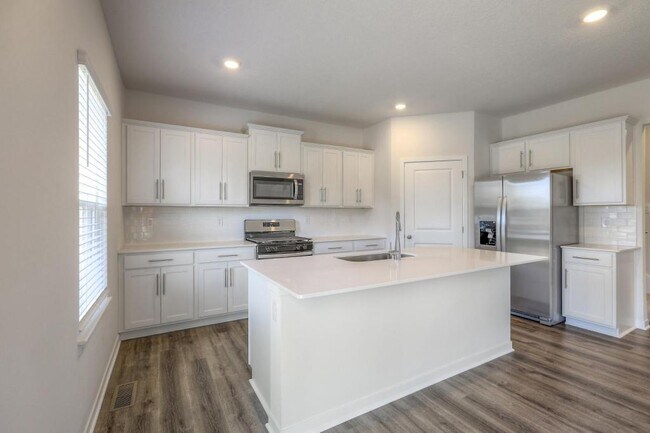 Building Photo - 1611 Maci St