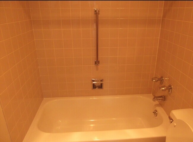 Building Photo - 1 E Scott St