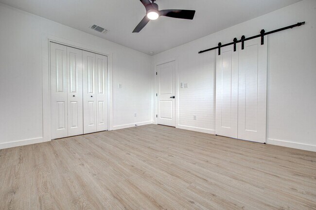 Building Photo - Fully Rebuilt 3BD Gem with Designer Finish...