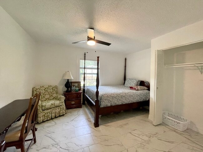 Building Photo - 1033 Henton Ln