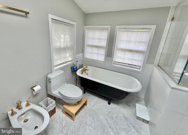 Building Photo - 7538 Morningside Dr NW