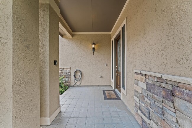 Building Photo - 2906 Royal Oaks Green