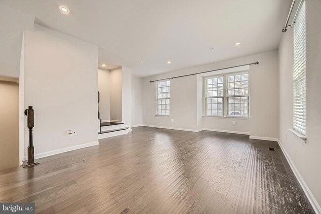 Building Photo - 2911 Stagg Ln