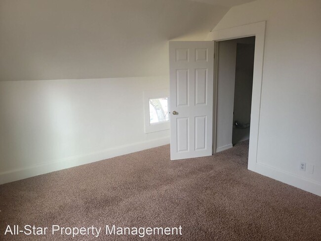 Building Photo - 3 br, 2 bath House - 318 South Date