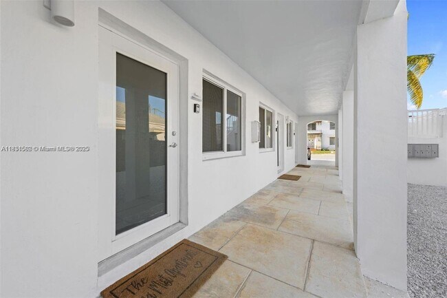 Building Photo - 550 NE 82nd Terrace