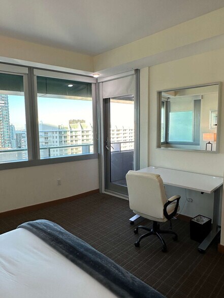 Building Photo - 1395 Brickell Bay Dr