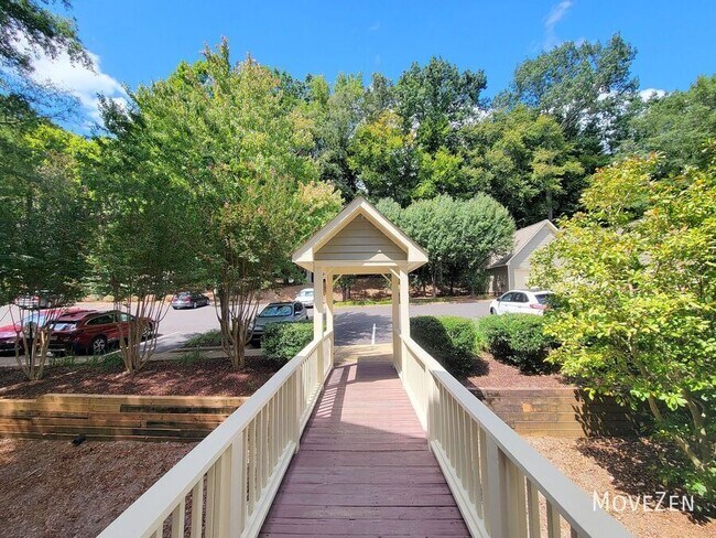 Building Photo - 313 Glen Echo Ln