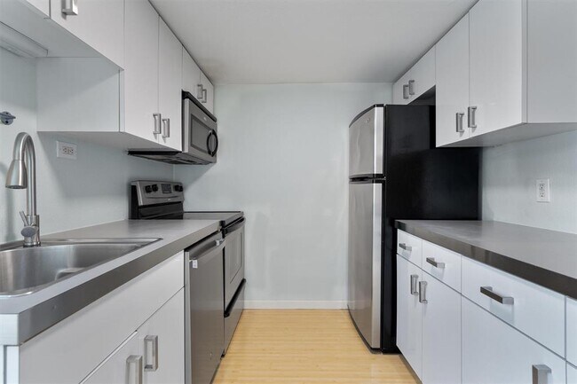 Primary Photo - 300 Crockett St