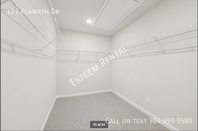 Building Photo - 121 Klamath Dr