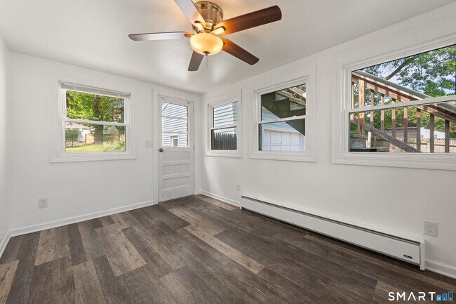 Building Photo - 298 Roseville Terrace