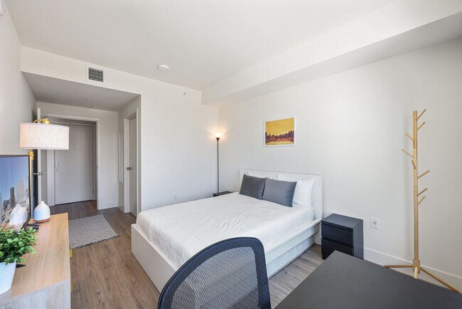 Building Photo - 702 Broadway-SI FL13-ID1251881P