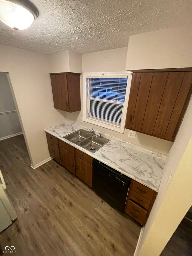 Building Photo - 1410 E Jefferson St