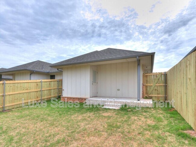 Building Photo - 3801 Franks Wy