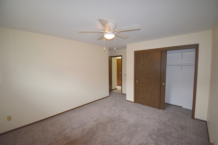 Bed rm 1 - 443 Bonnie Rd