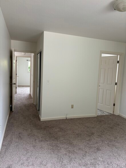 Building Photo - 4913 Sunshine Ave