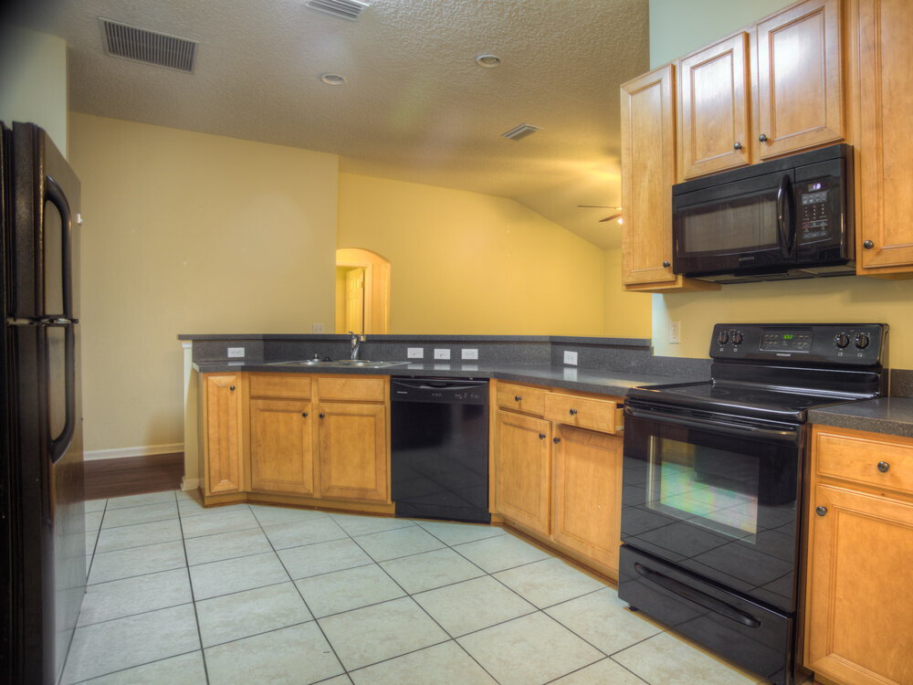 Building Photo - 1828 Creekview Dr