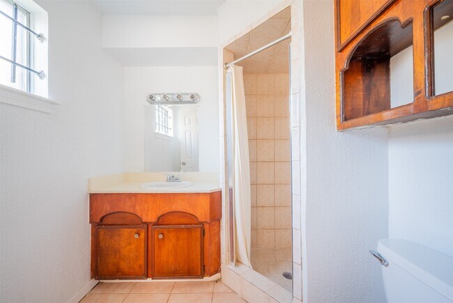 Building Photo - 4031 Curly Oaks Dr