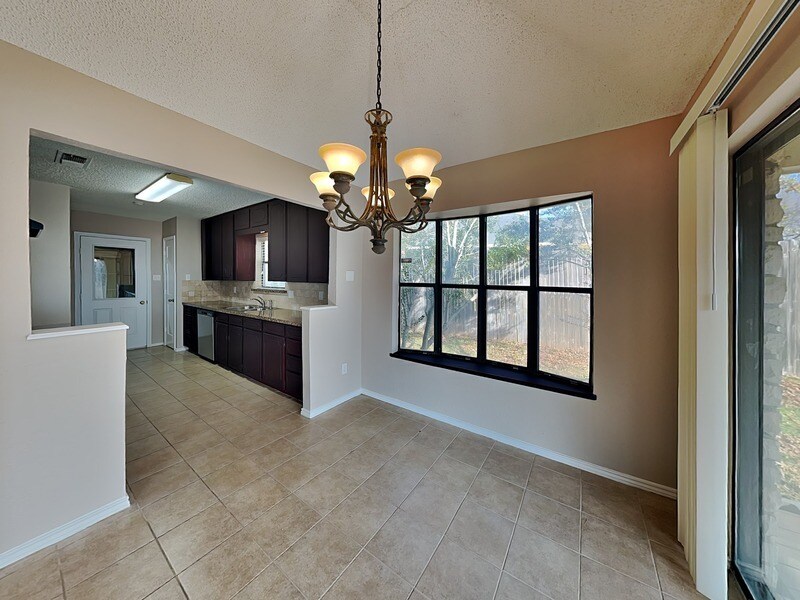 Building Photo - 445 Hillside Dr