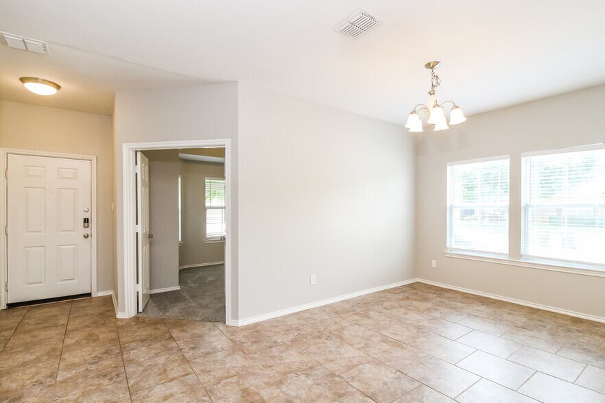 Building Photo - 10048 Iron Ridge Dr