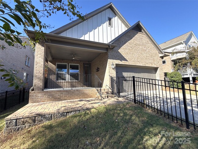 Building Photo - 707 Marion Dr