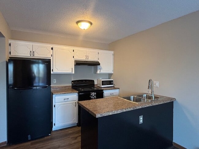 Building Photo - Awesome 2 BR/1.5 BA Townhome in St. Paul!