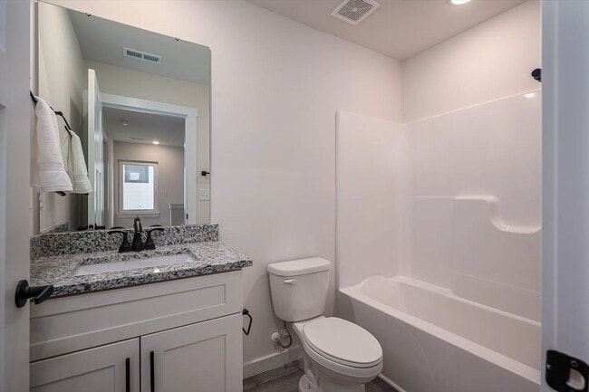 Building Photo - 2025 Built Townhome - Move-In Ready!