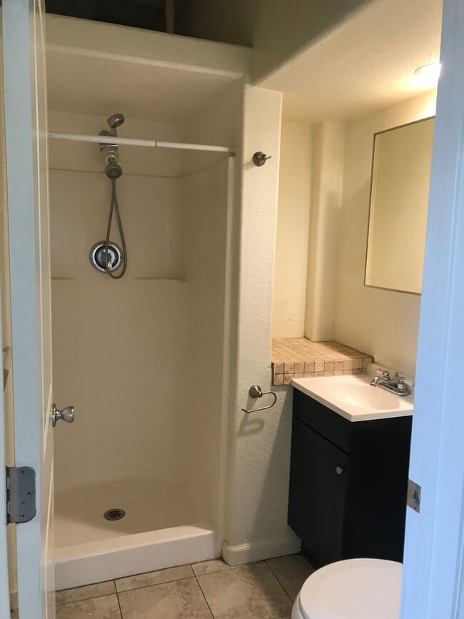 Building Photo - Cute house!