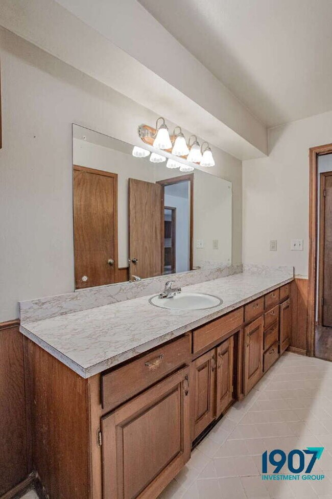 Building Photo - Spacious 2-Bedroom Home with Hardwood Flooring and Brick Fireplace in OKC!
