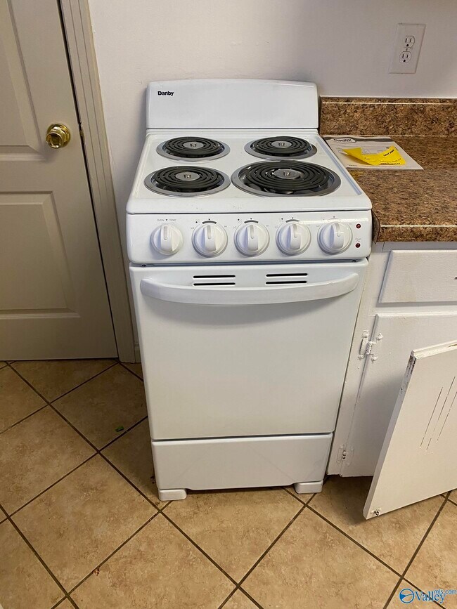 Building Photo - 1512 Oakwood Ave NE