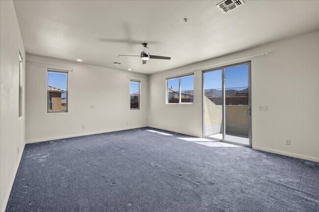 Building Photo - 56923 Ivanhoe Dr