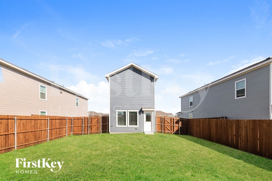 Building Photo - 235 Plumcove Dr