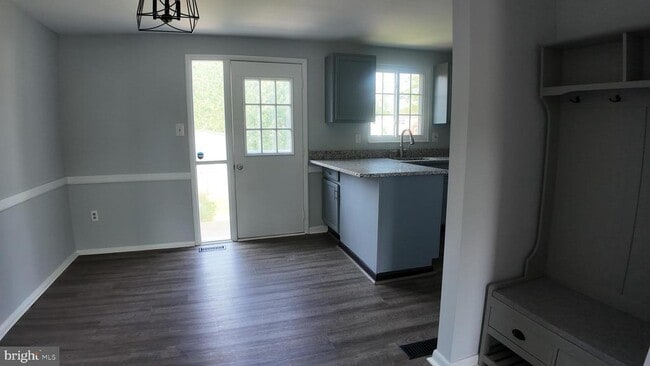 Building Photo - 1721 Springhouse Ct