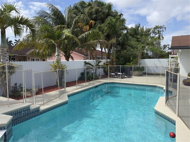 Building Photo - 10600 SW 146th Ct