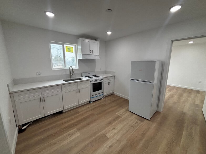 Building Photo - 6012 10th Ave