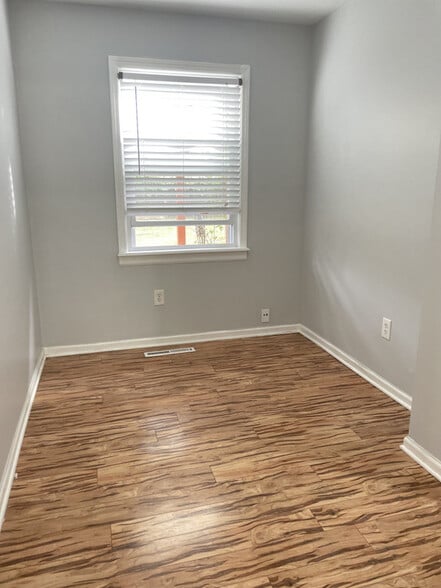 Building Photo - 4705 Oak Grove Rd
