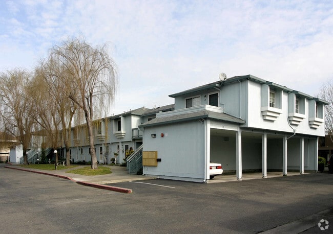 Primary Photo - Russell Court Apartments