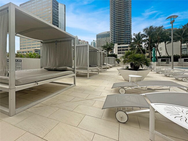 Building Photo - 951 Brickell Ave