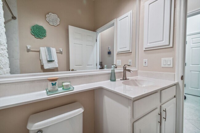 Building Photo - 3 Bed, 2 Bath Single Family Home in Sarasota