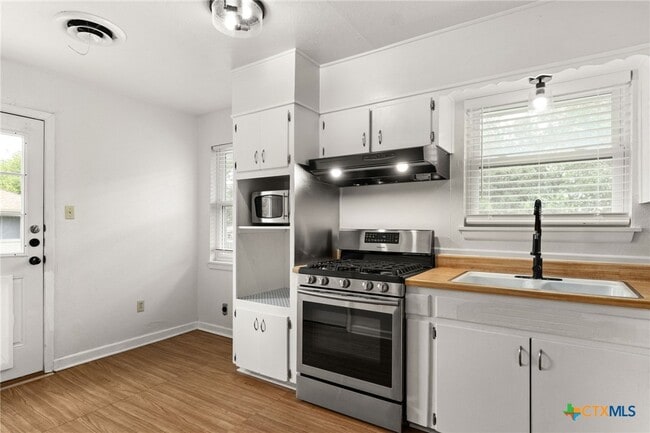 Building Photo - 1107 S 25th St