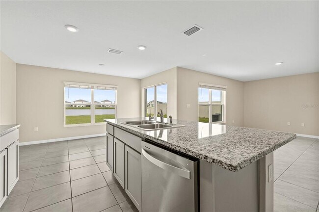 Building Photo - 16847 Delia St