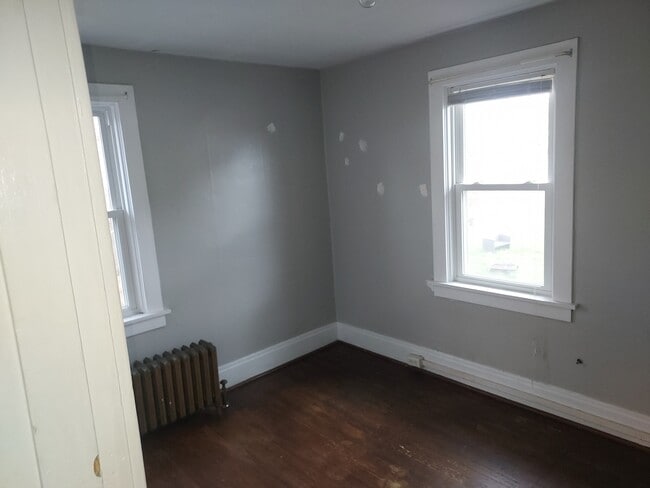 Building Photo - 143 S Spring Ave