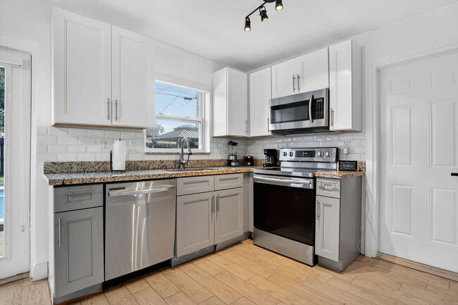 Building Photo - 6660 Custer St