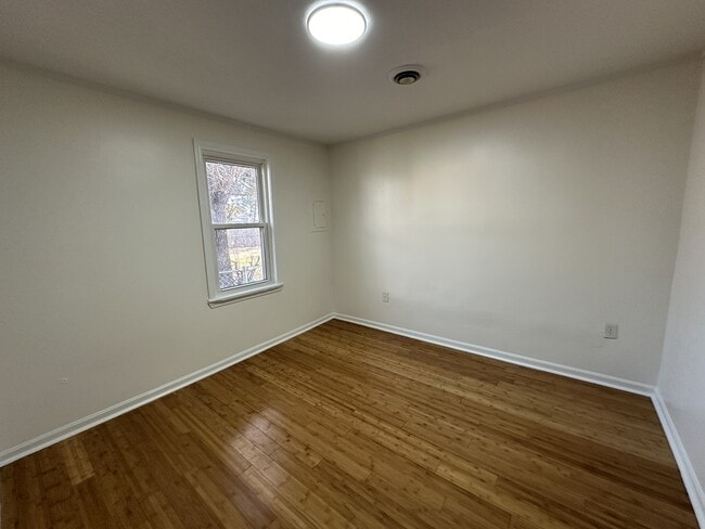 Building Photo - 1102 Sandy Hollow Rd